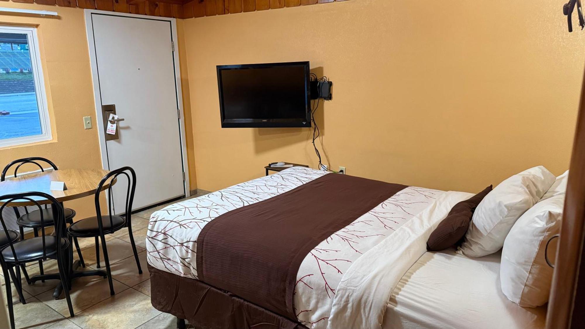 Apple Inn Motel Chelan Buitenkant foto
